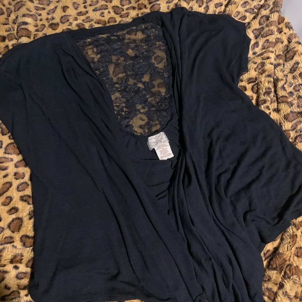 Black short sleeve shirt
